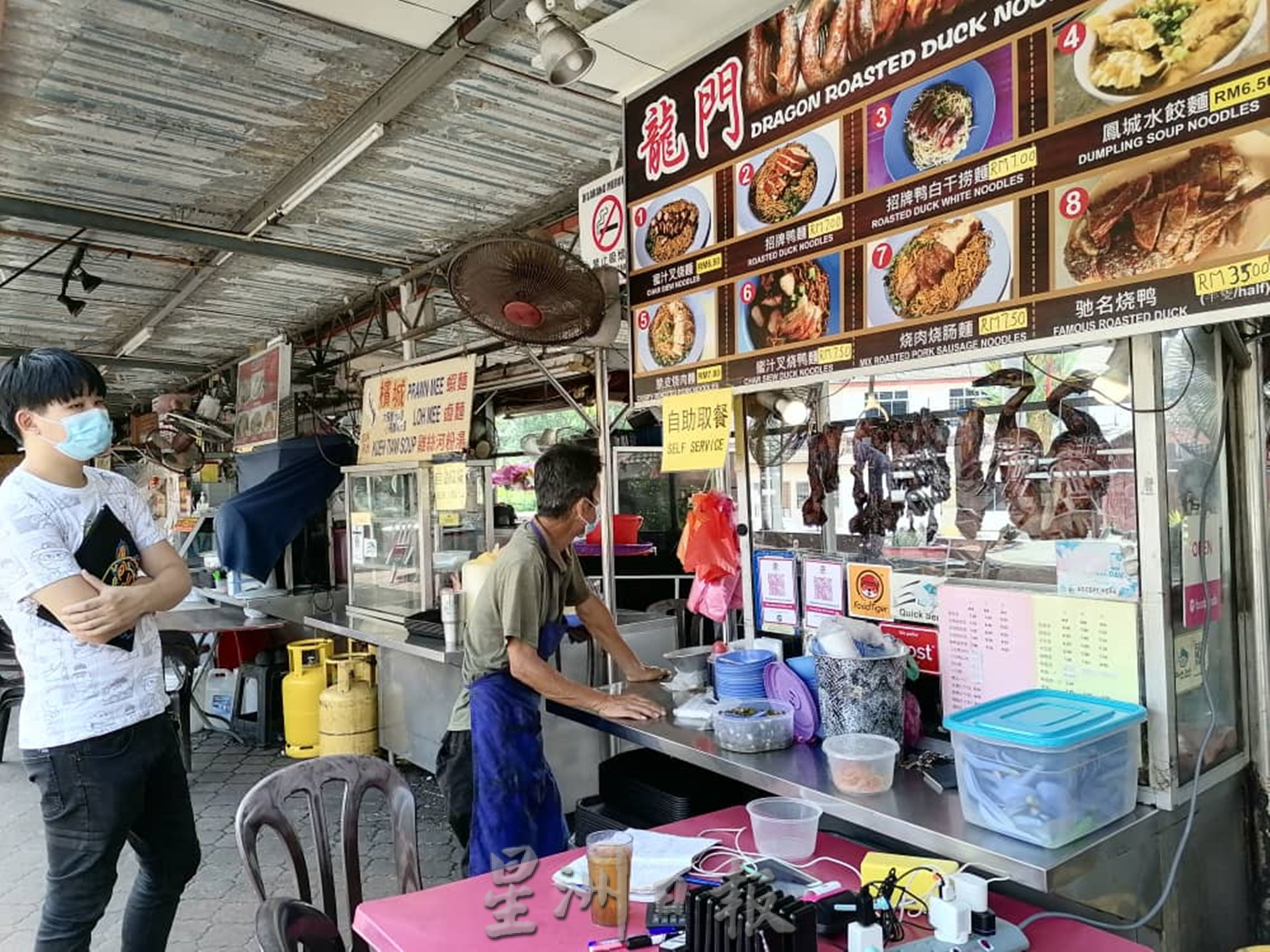 东:疫情期间员工难请,顾客自助取餐成餐饮业新趋势。