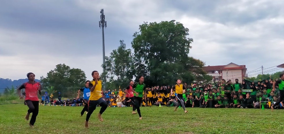 东:苏莱曼中学运动会