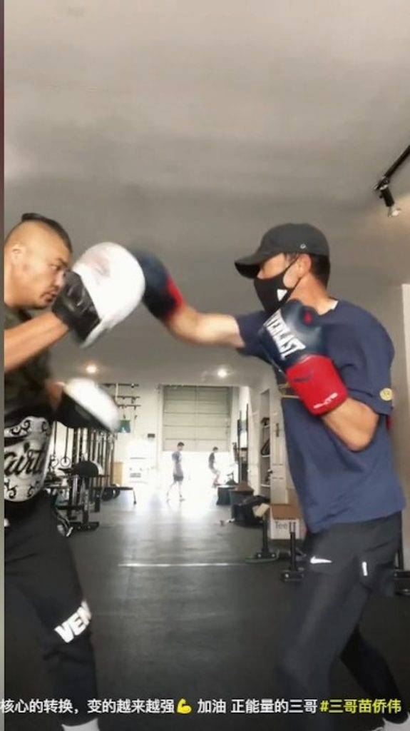 中年男星身材天花板！ 64岁苗侨伟勤打泰拳保身形	