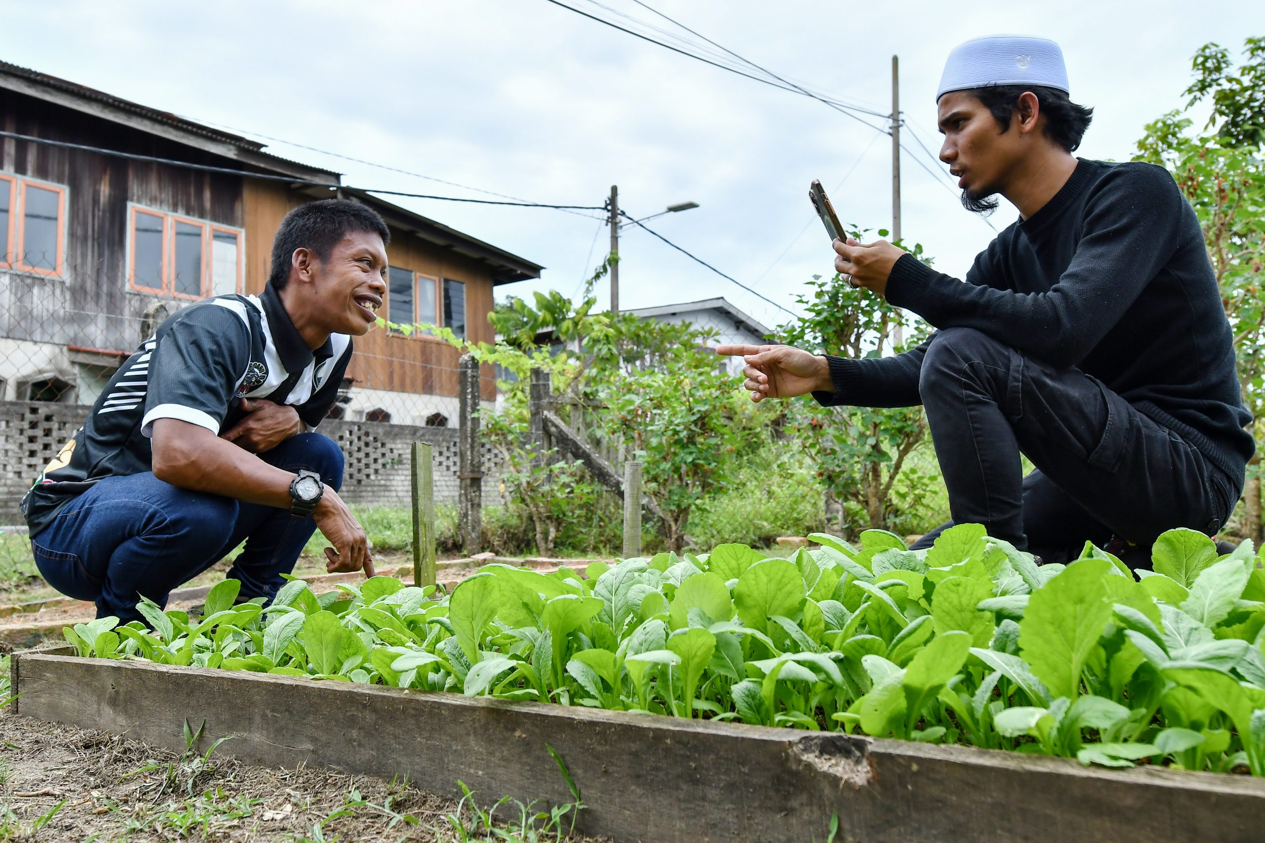 一名发展迟缓（lembam）的青年凭着自然真实、搞笑和坦率的性格拍摄视频，在YouTube领域创出属于自己的一片蓝天！