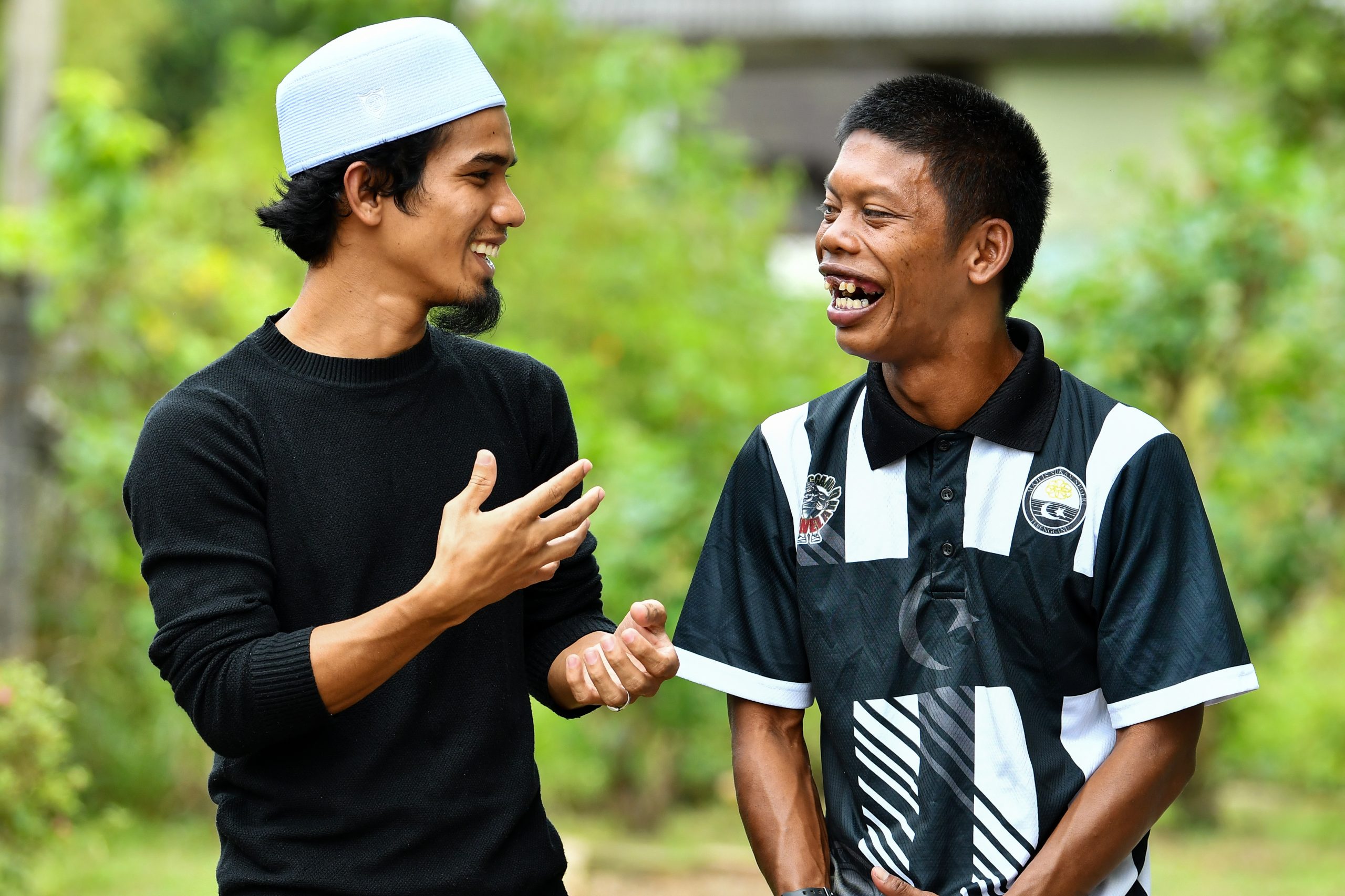 一名发展迟缓（lembam）的青年凭着自然真实、搞笑和坦率的性格拍摄视频，在YouTube领域创出属于自己的一片蓝天！