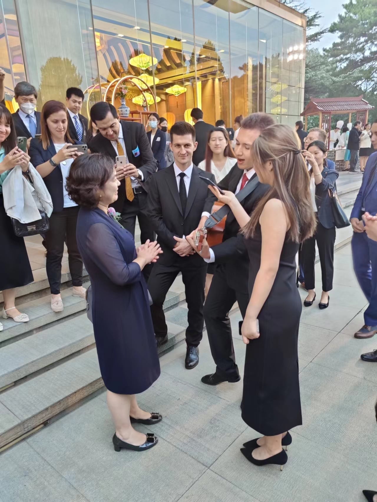 京非昔比)今晚,不一样的华姐