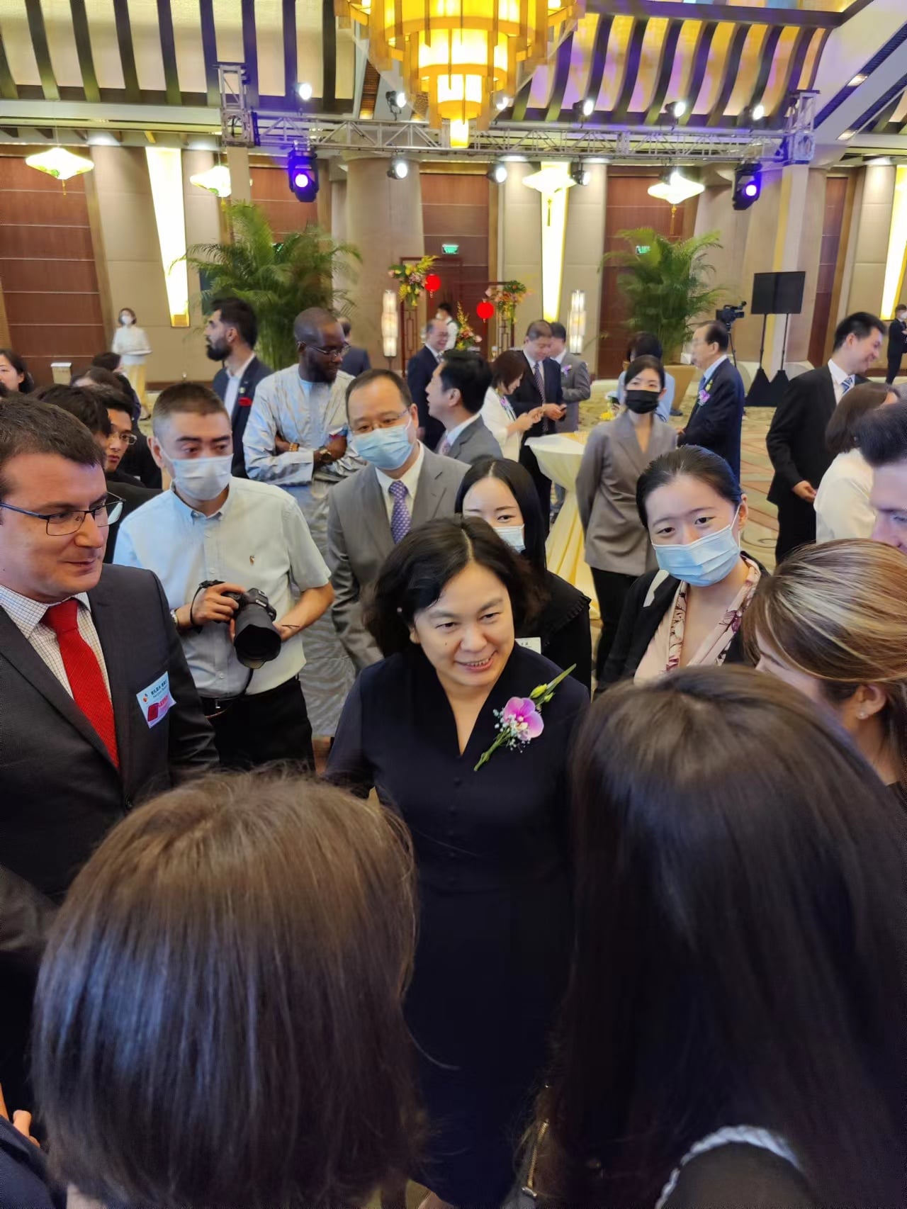 京非昔比)今晚,不一样的华姐