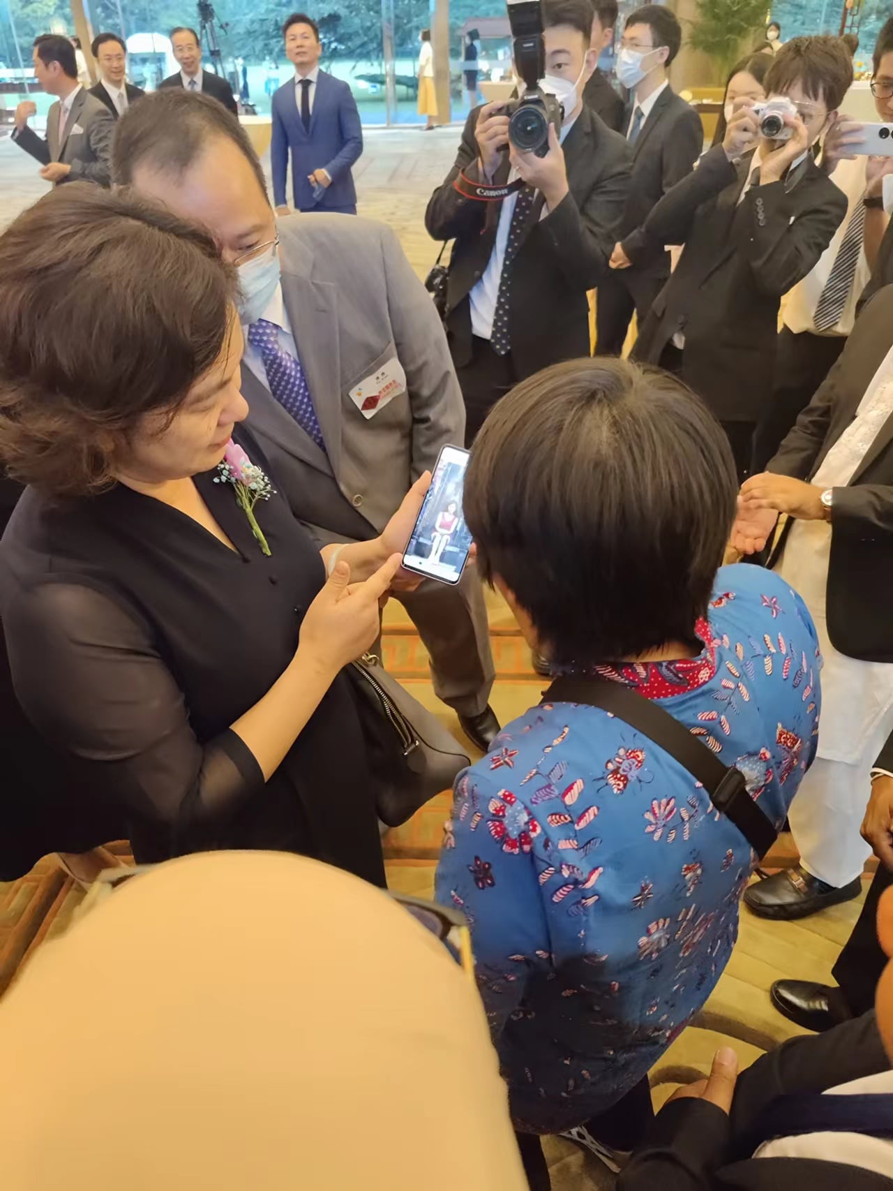 京非昔比)今晚,不一样的华姐