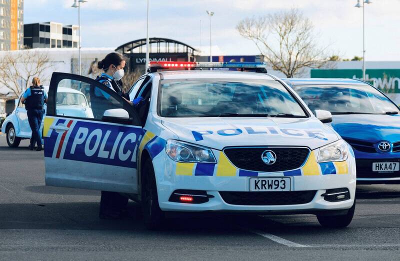 从拍卖会购买仓库无主物 手提箱内惊见人类遗骸