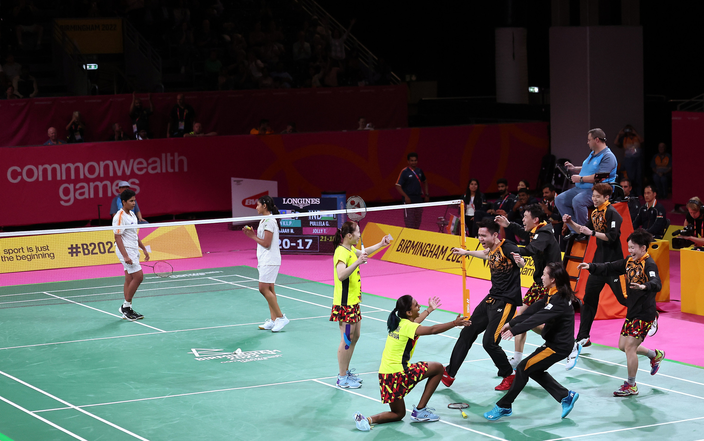 伯明翰共运会羽球混合团体赛| 不受看好下重夺江山  黄智勇：我们做到了！