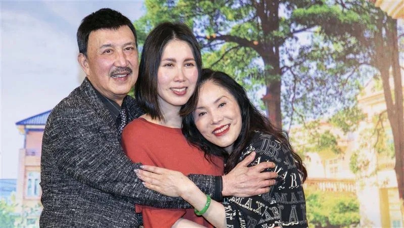 余苑绮临终只要老公在场  余天泪崩无法接受