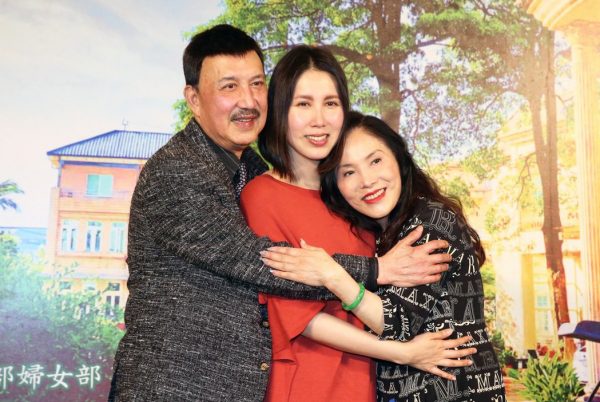 余苑绮病况不乐观 余天哭奔医院