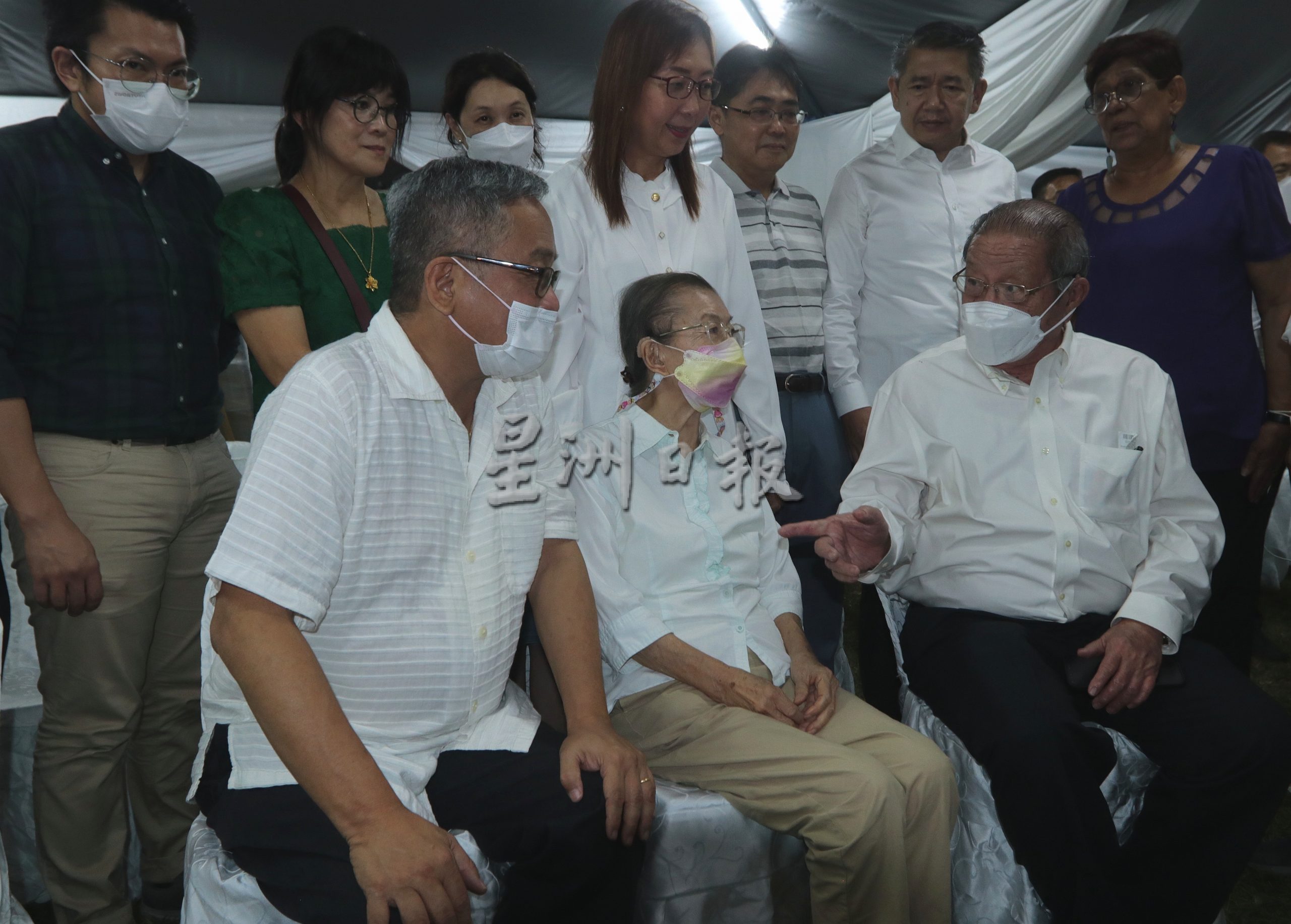 供星洲网/老战友安华缅怀曾敏兴,曾老为他取消90大寿感抱歉