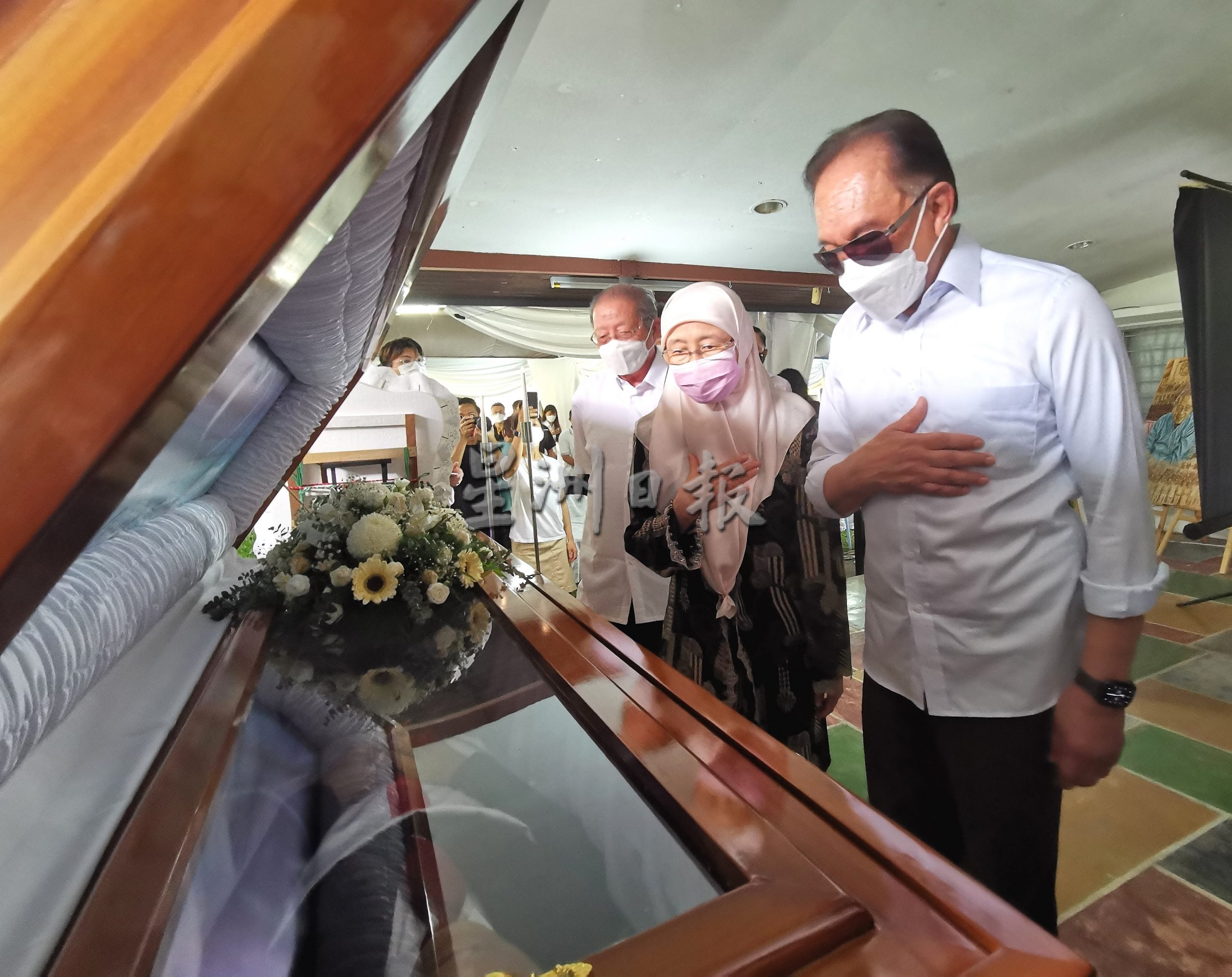 供星洲网/老战友安华缅怀曾敏兴,曾老为他取消90大寿感抱歉