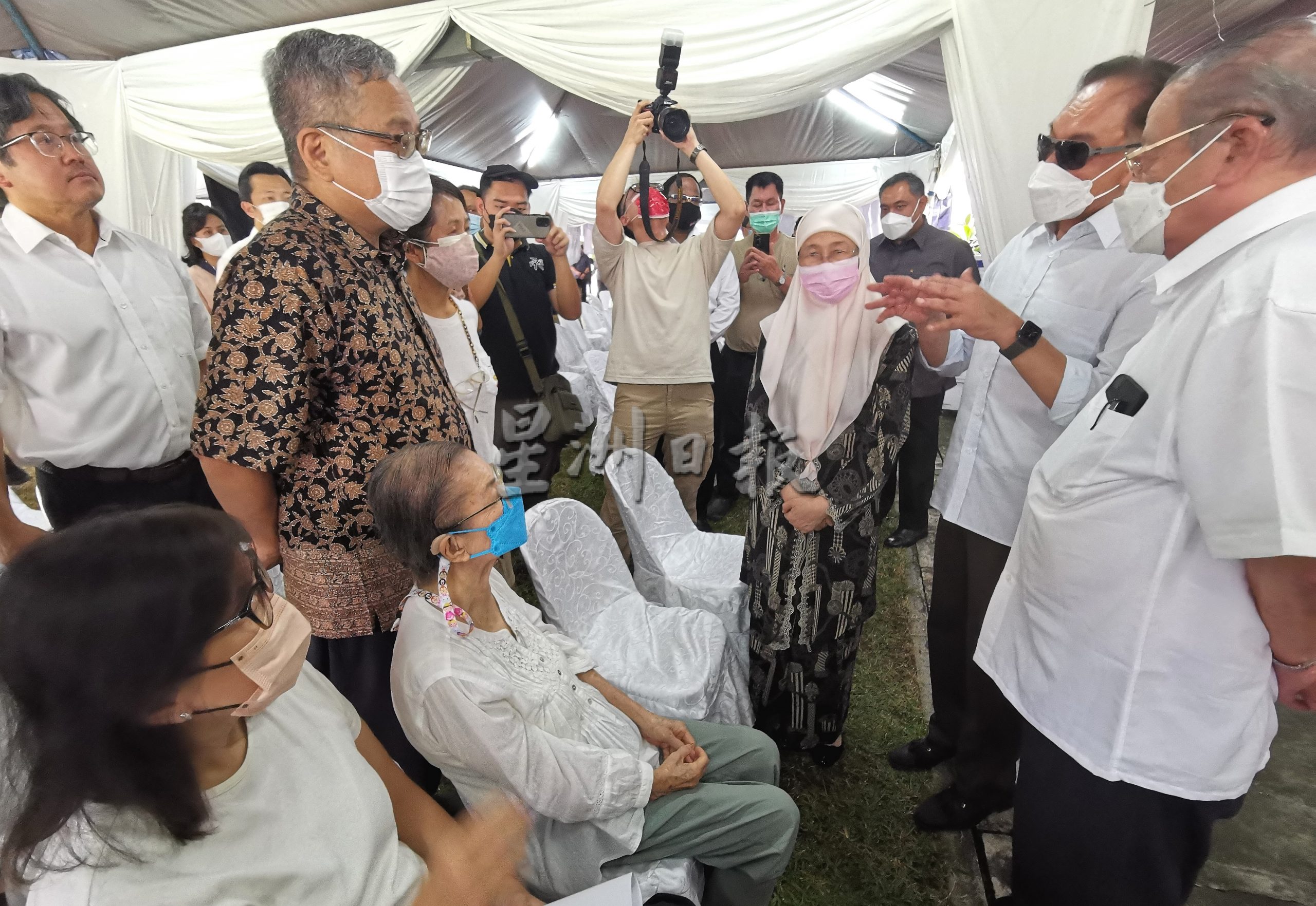 供星洲网/老战友安华缅怀曾敏兴,曾老为他取消90大寿感抱歉