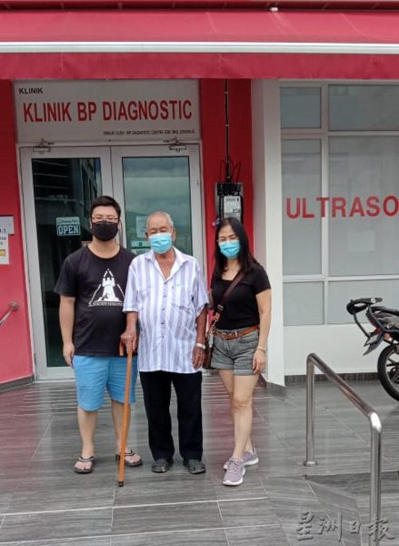 供FB/91岁老人主动要打第二加强针,女儿外孙狮城赶返陪同