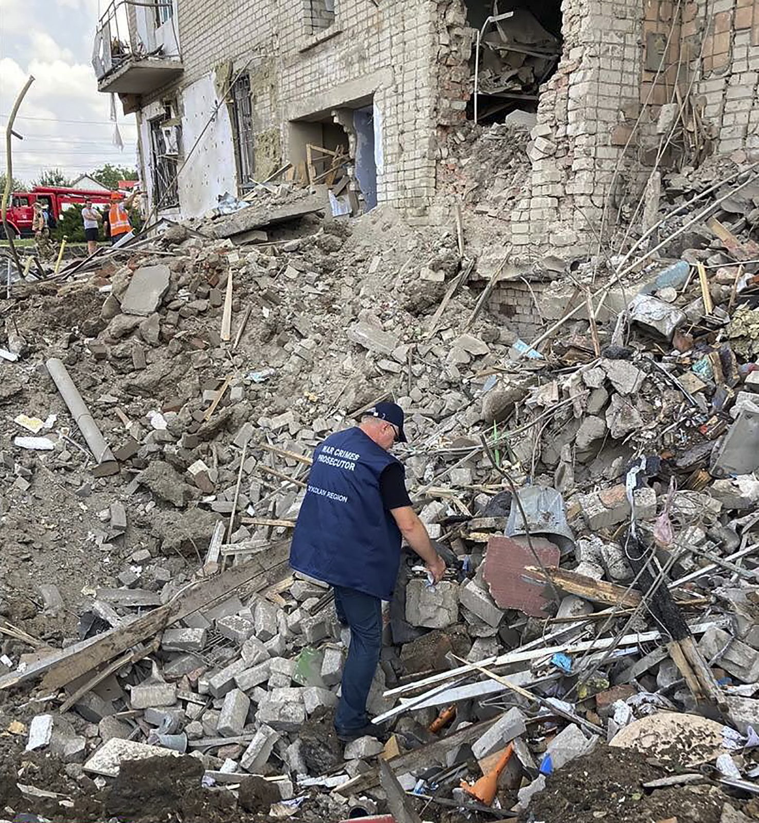 俄军导弹击中乌克兰第二大核电厂附近民居 伤12平民