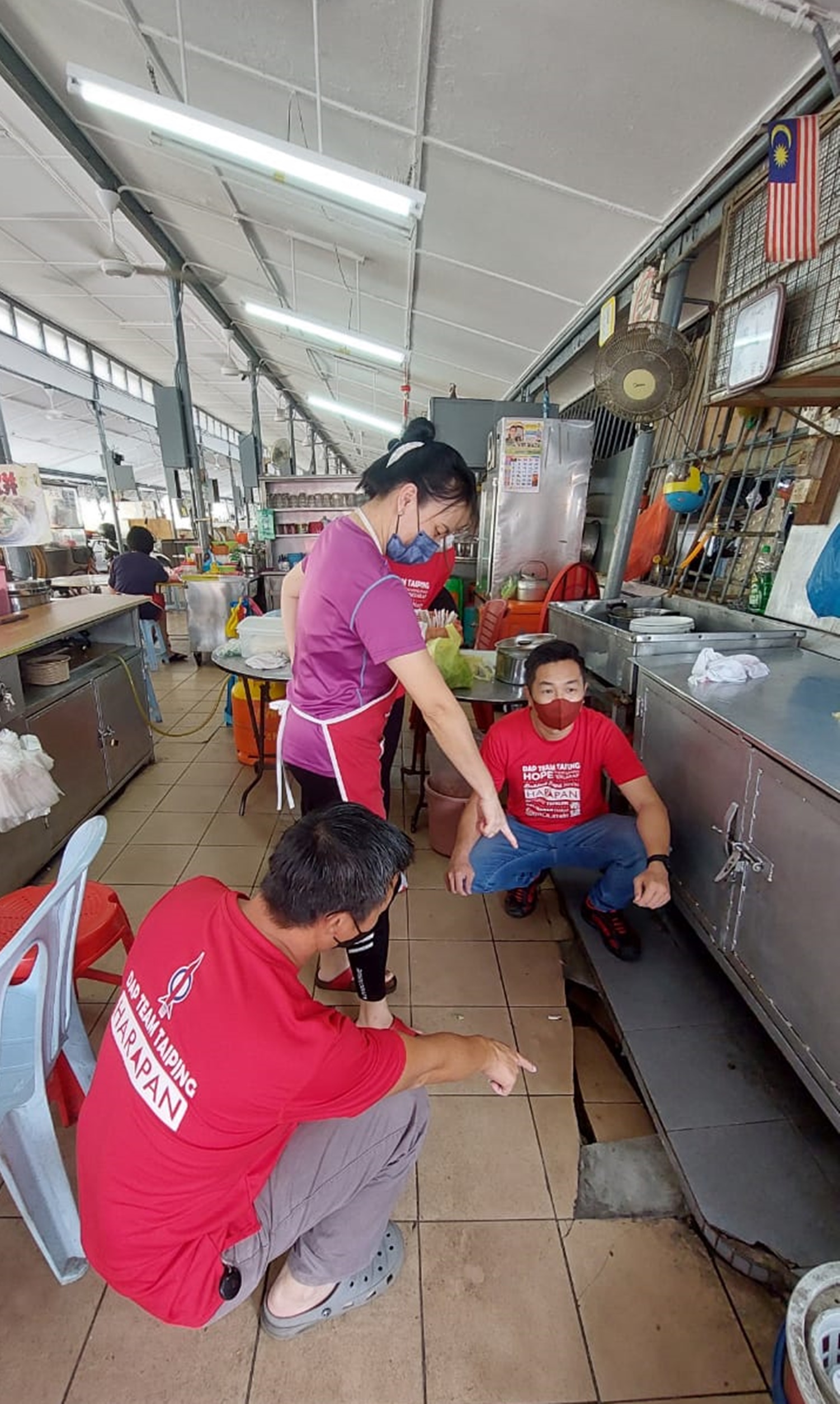 保阁亚三小食中心地面再下陷 市议会受促抢修