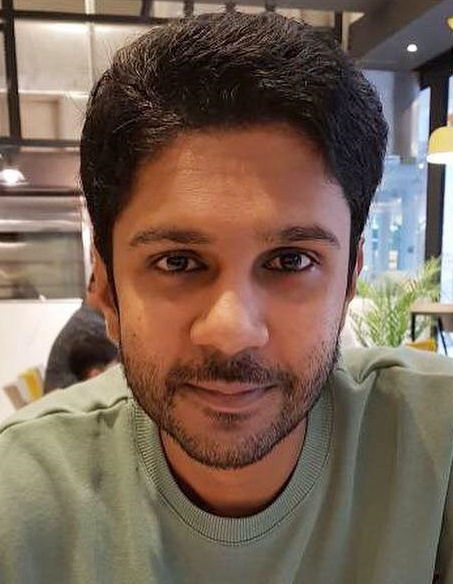 儿子摔破头仍坚守岗位 医生抱伤儿看诊获赞