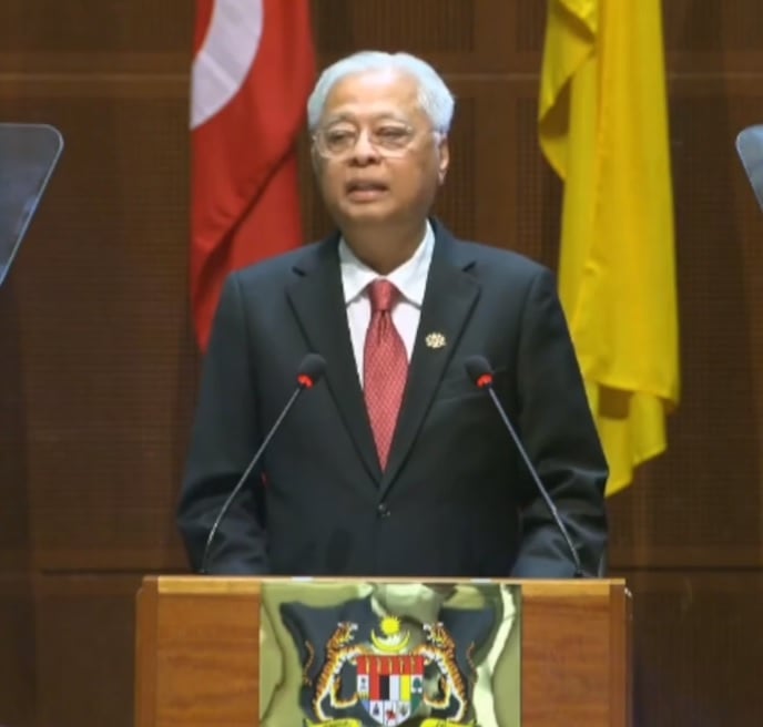 公务员好消息!首相宣布6大措施 明年额外加薪RM100 超过10年教师多5天假