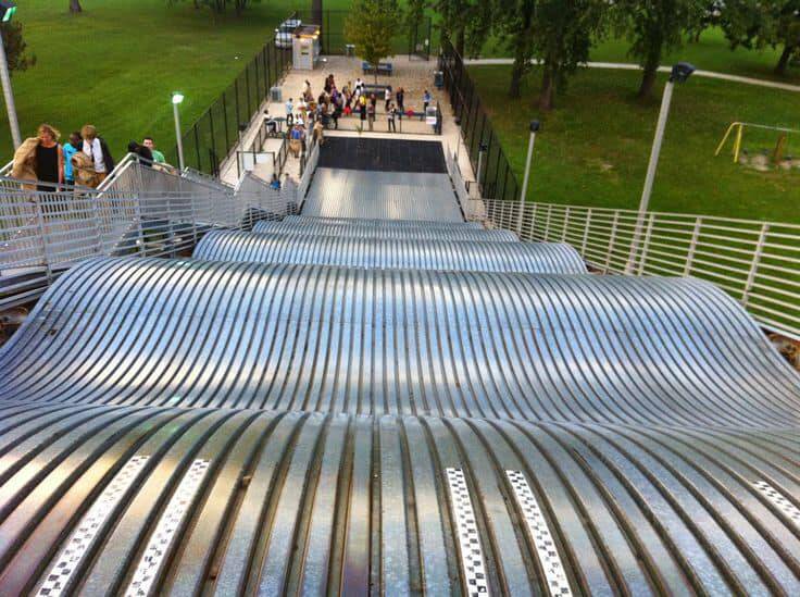 公园巨型溜滑梯开放3小时急关闭 网友惊:滑下来都往生了吧