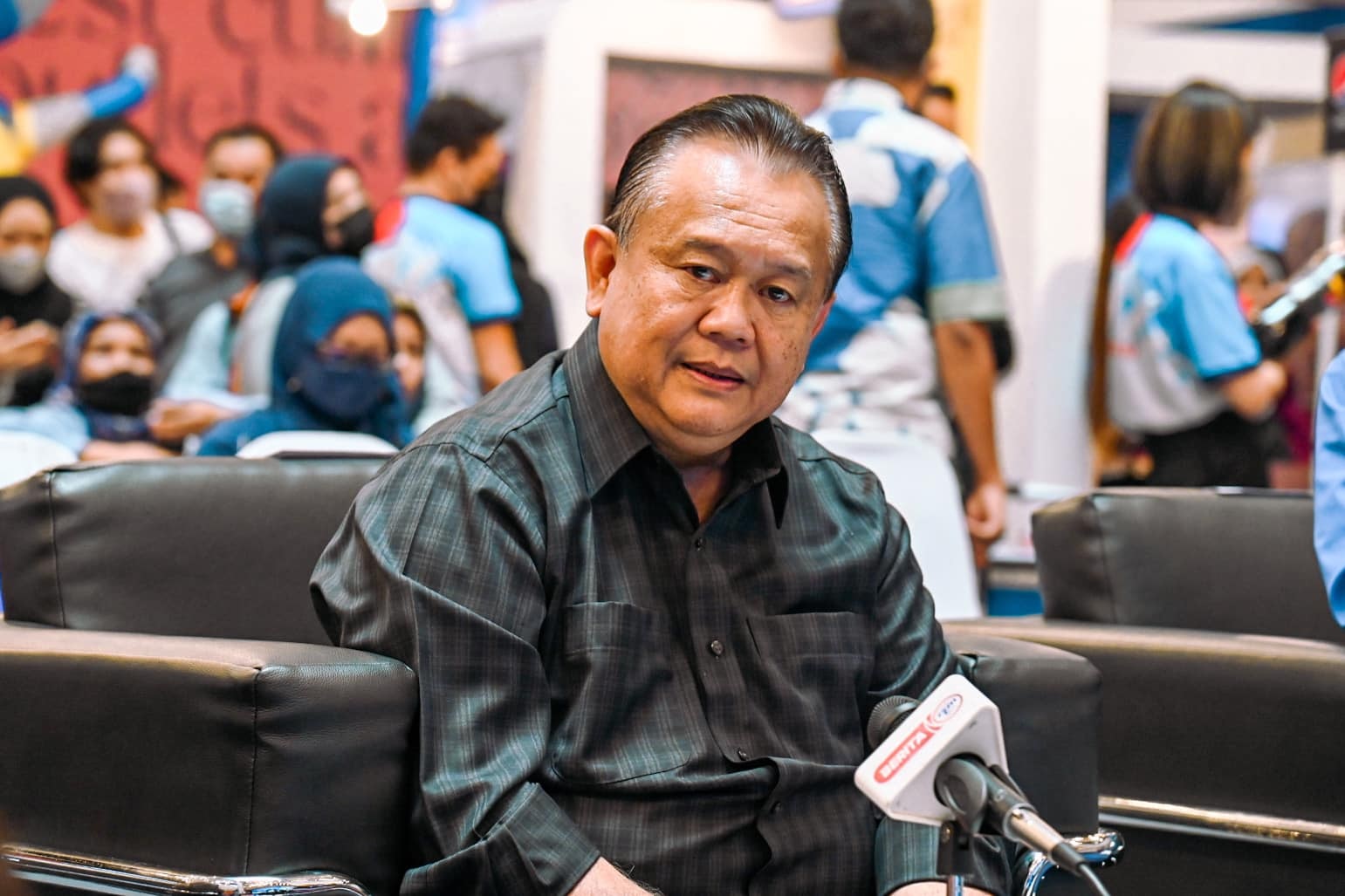 内阁不准鸡价自由浮动!部长:维持RM9.40顶价