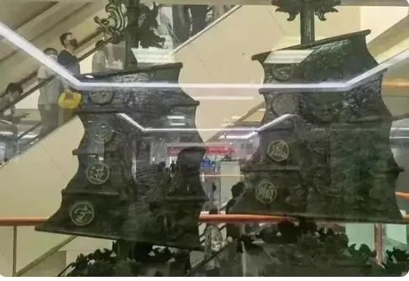 医院大厅放“招财进宝”摆件　引民众不适