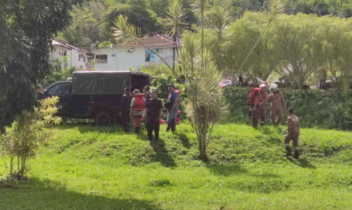 印青为取回背包 遭洪水冲走溺毙