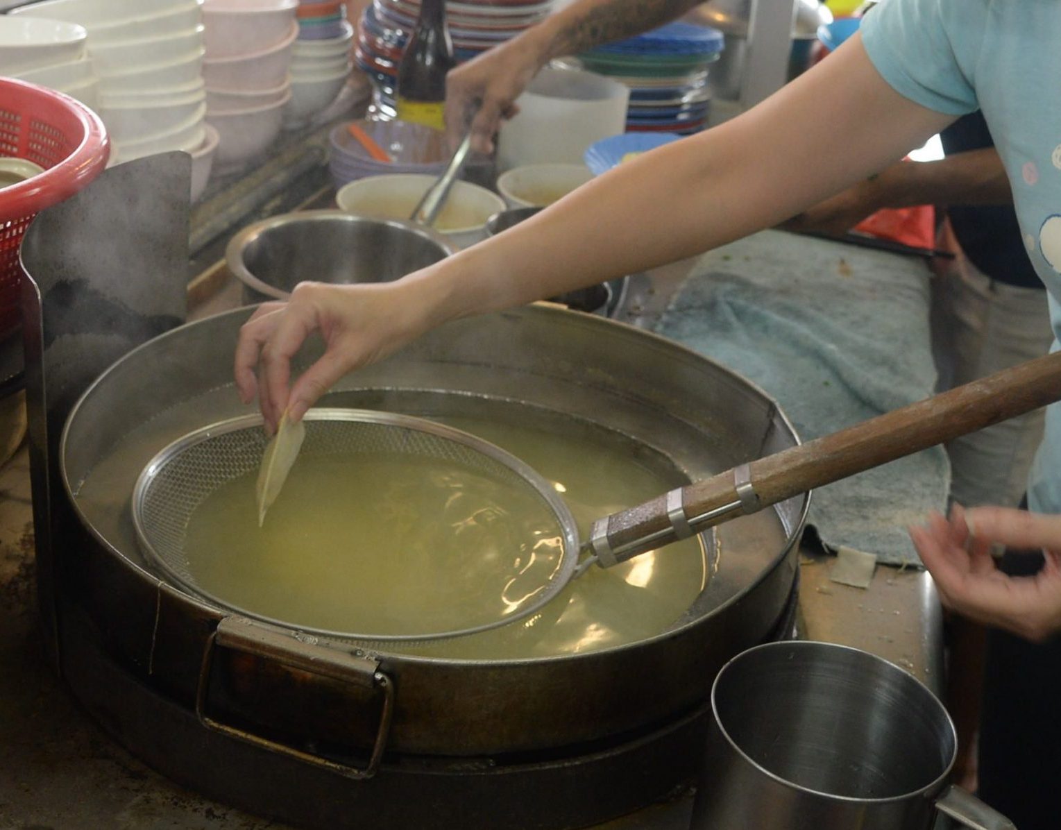 厨艺空间 | 爽口面条配搭不同配料 教你做美味云吞面