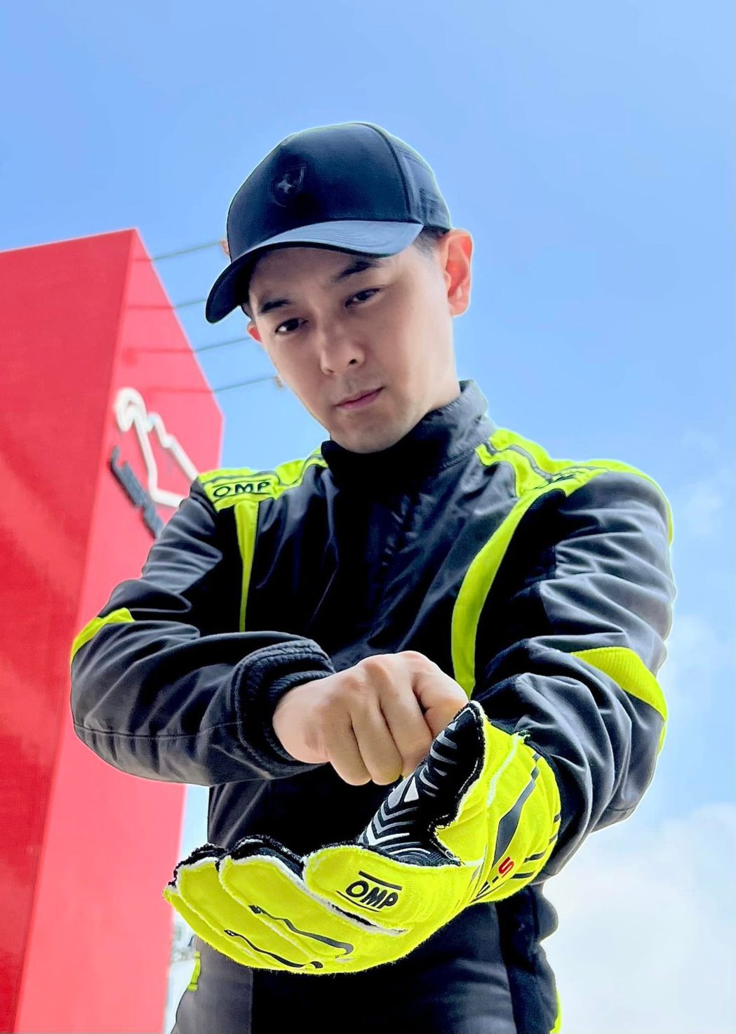  发紧握林志颖手病床照  陈若仪：挺过风雨