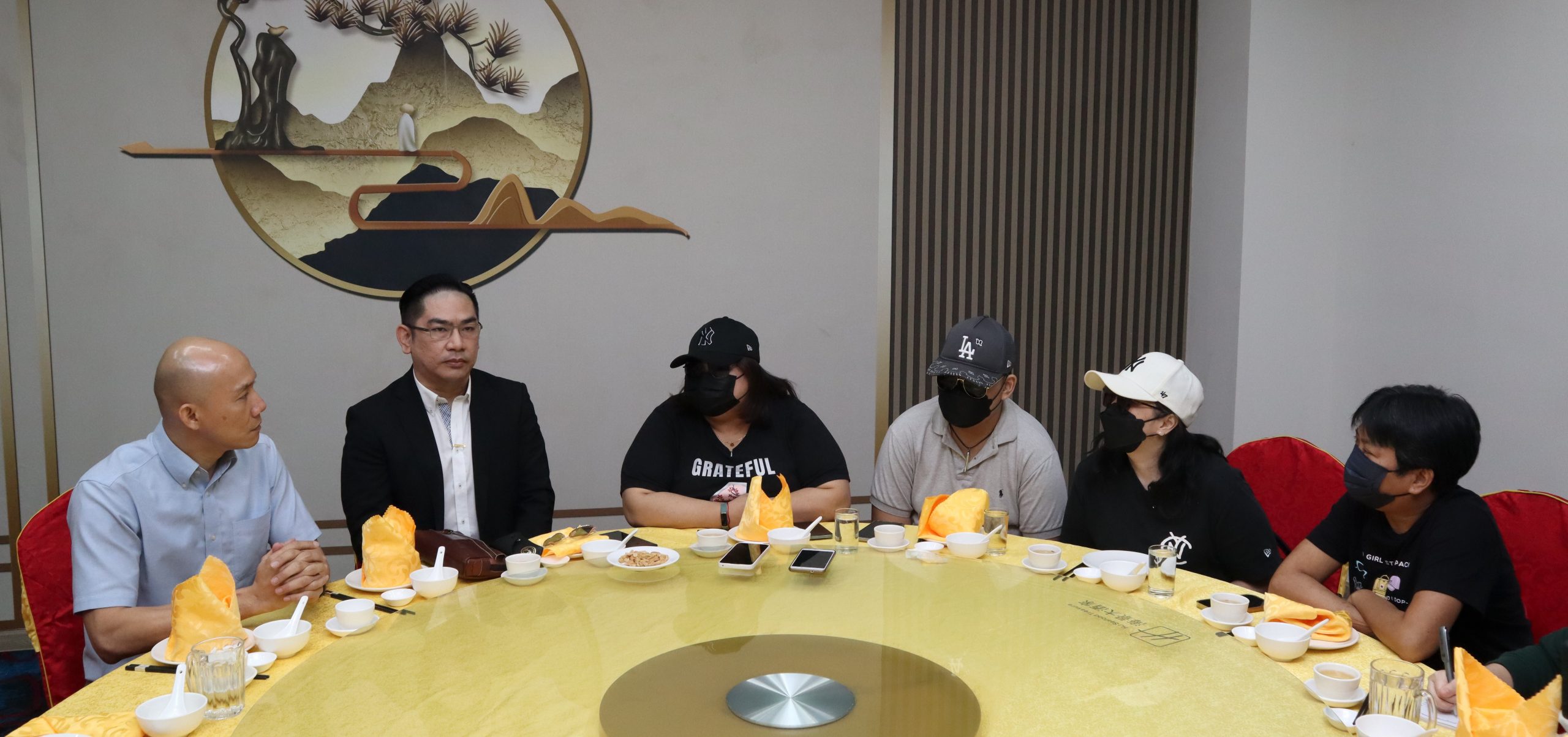 取代前文/辍学少年遭禁锢·险被卖猪仔获救