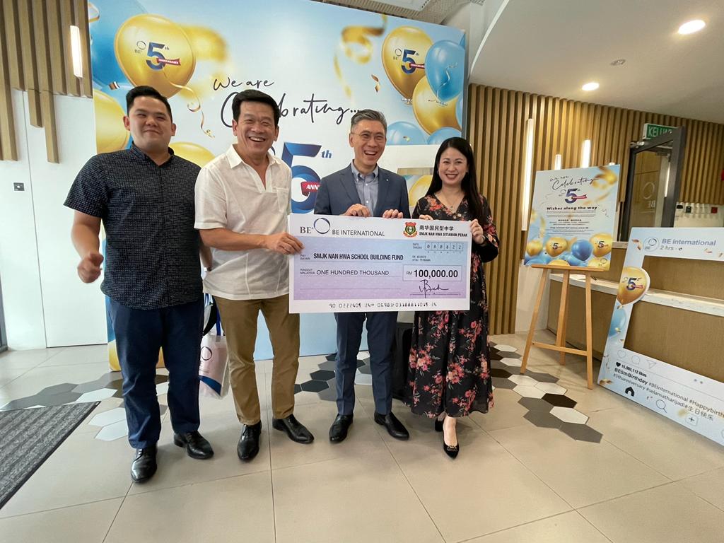 BE International 捐款星洲基金20万