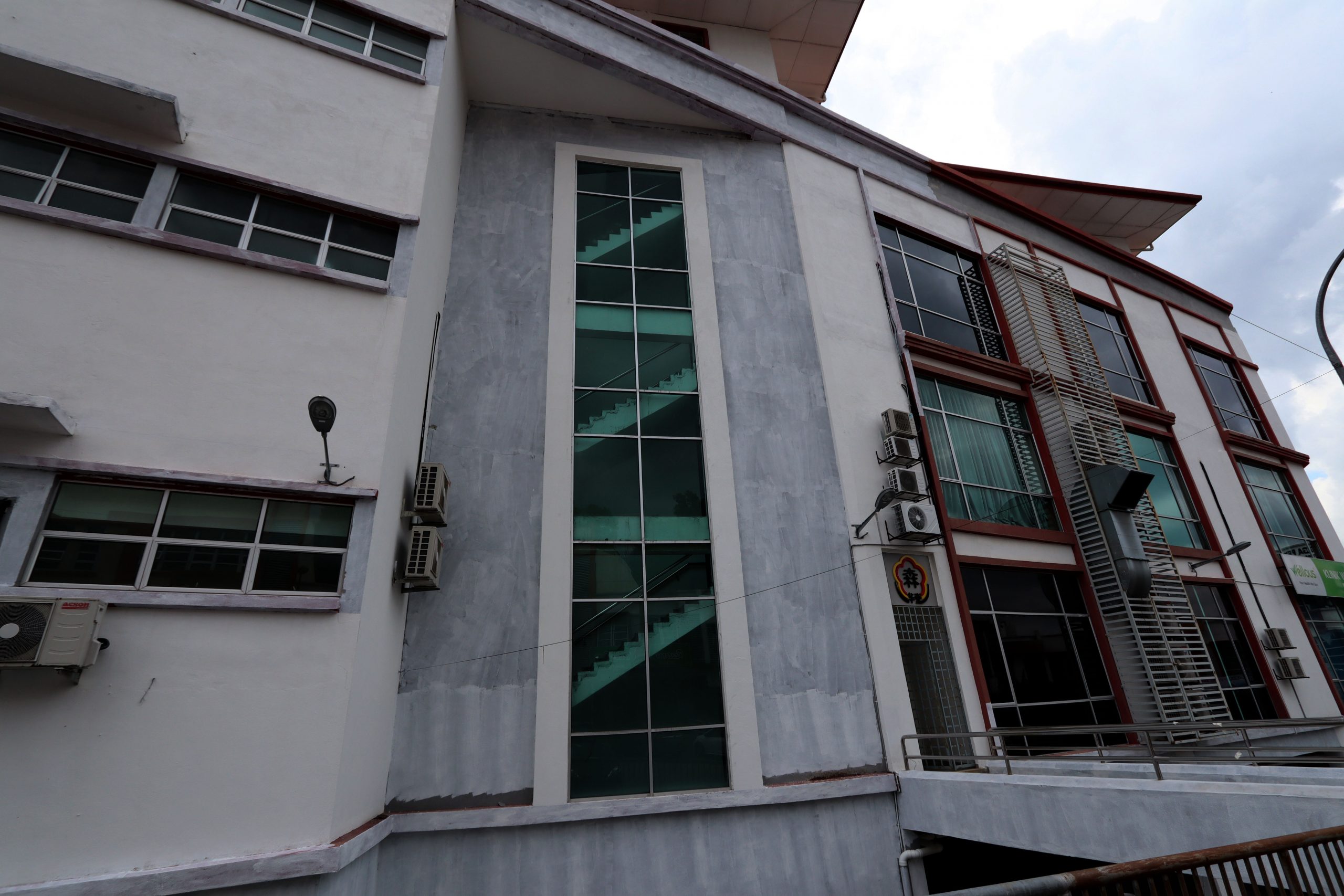 取代//：森华堂粉刷理事会议而不决，李典和：对领导层感失望