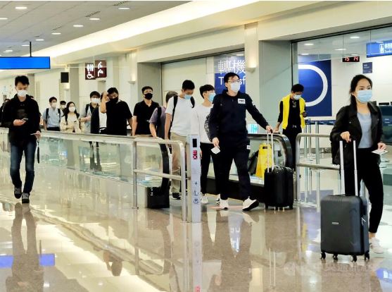 台入境总量放宽为每周5万人