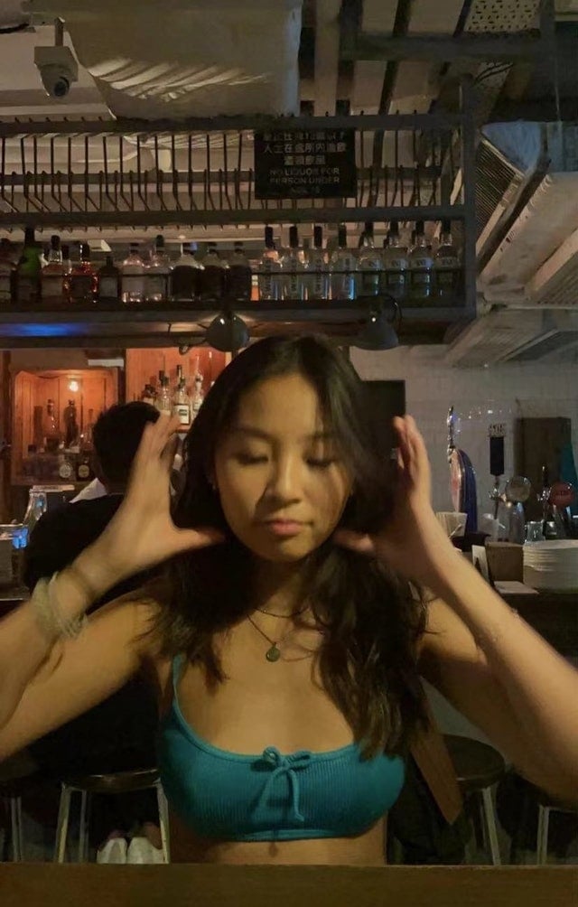 吴君如一家三口谢票 16岁女儿身高快超越妈妈