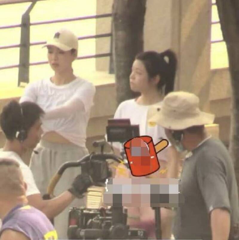 和宋茜拍戏被野生捕获 陈妍希包子脸重现