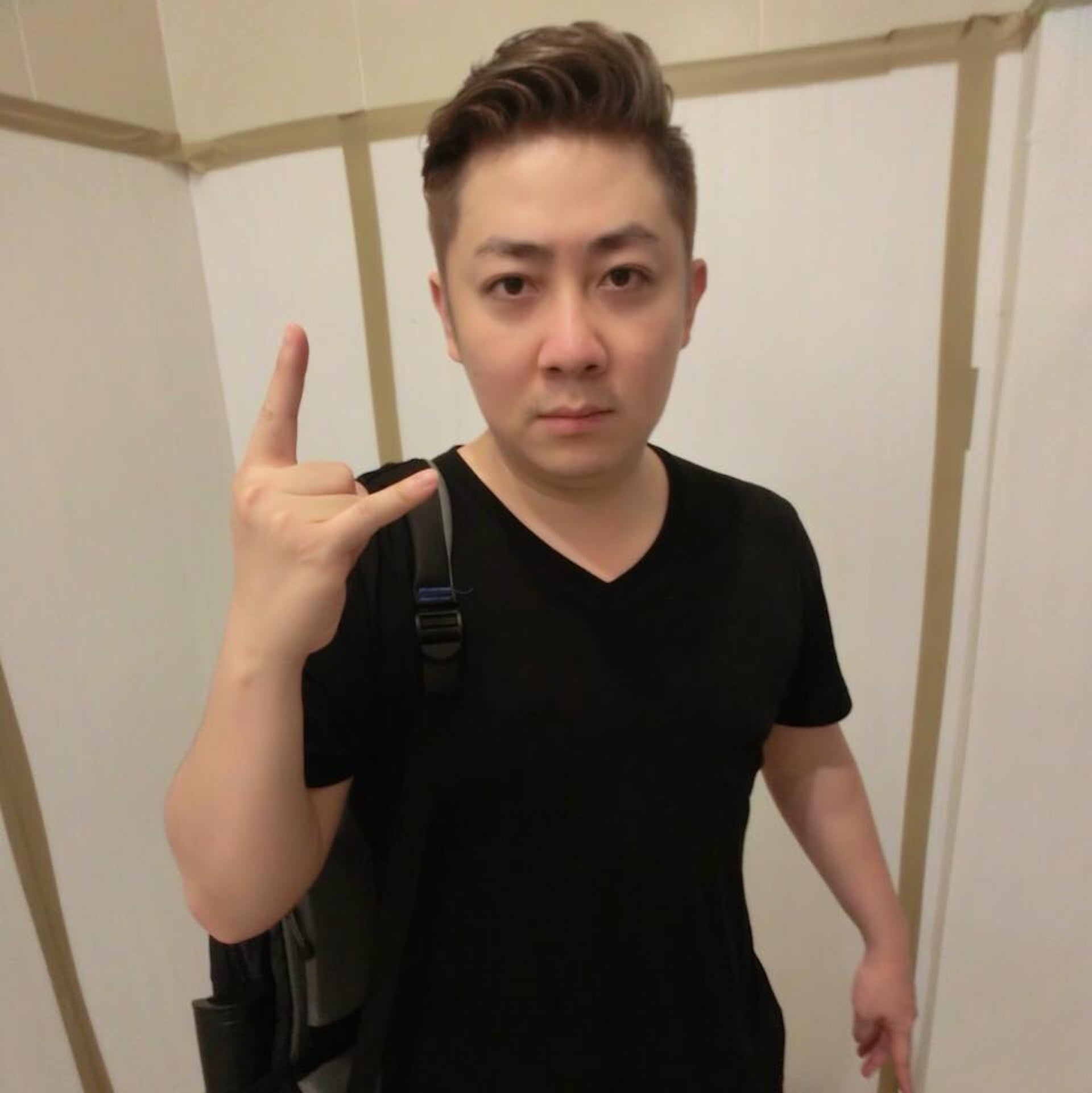 坠楼身亡|预告9月携王瞳返乡探亲 艾成喜喊拍婚纱照宴客