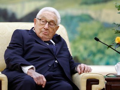 基辛格：美国放弃传统外交　与中俄濒临开战 