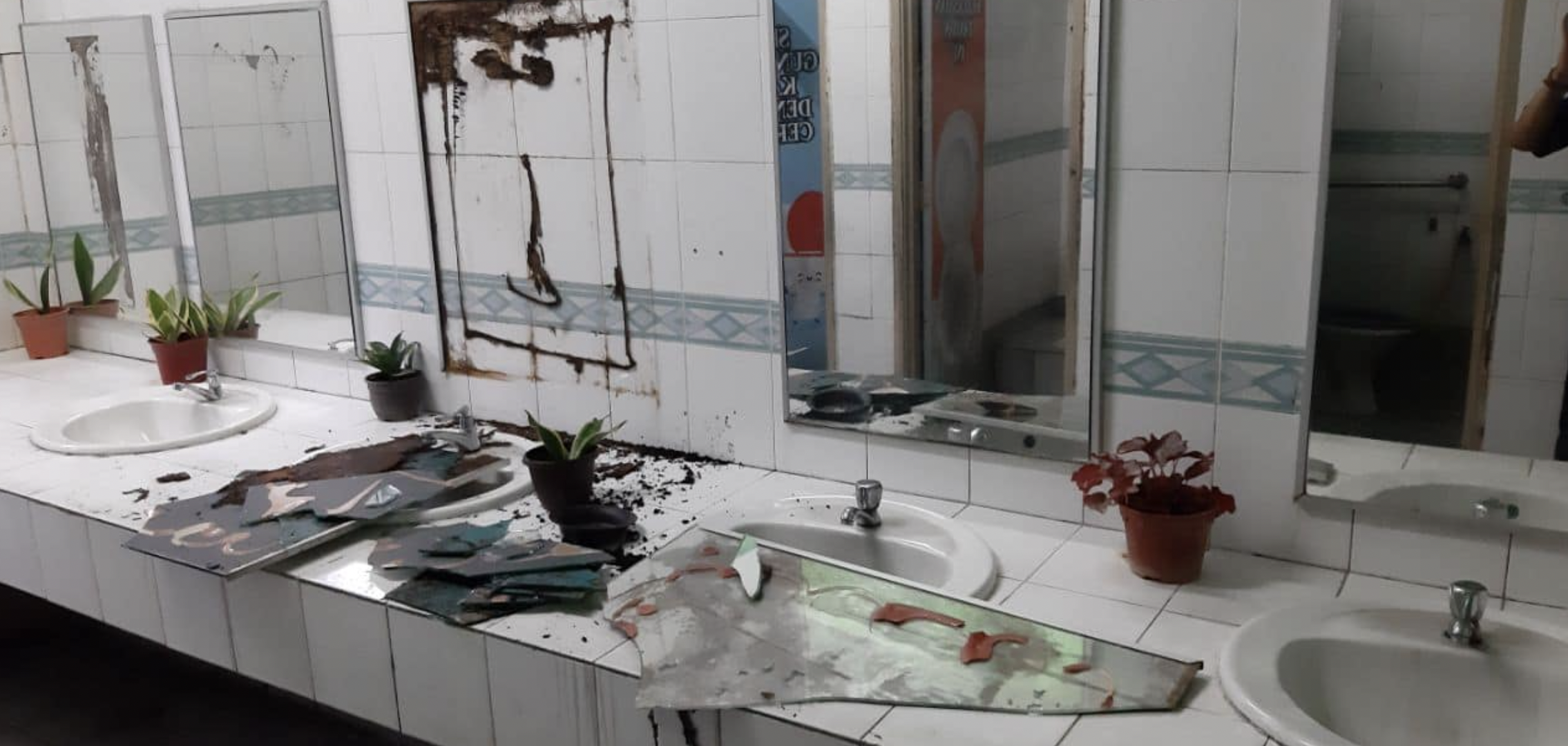 大都会:学生棍打教师引热议/7图