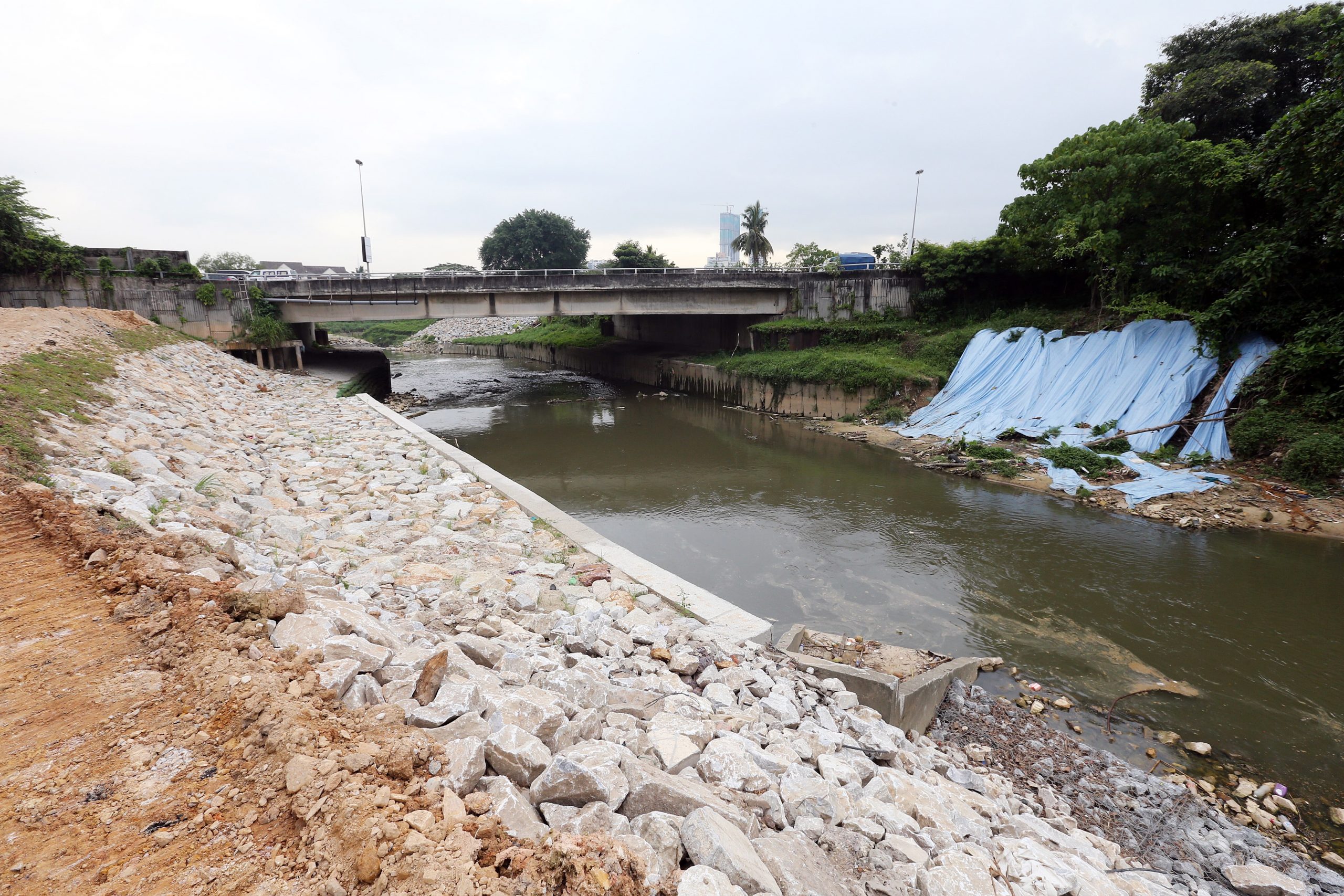 大都会/早报头/金銮花园第一区防洪工程进展