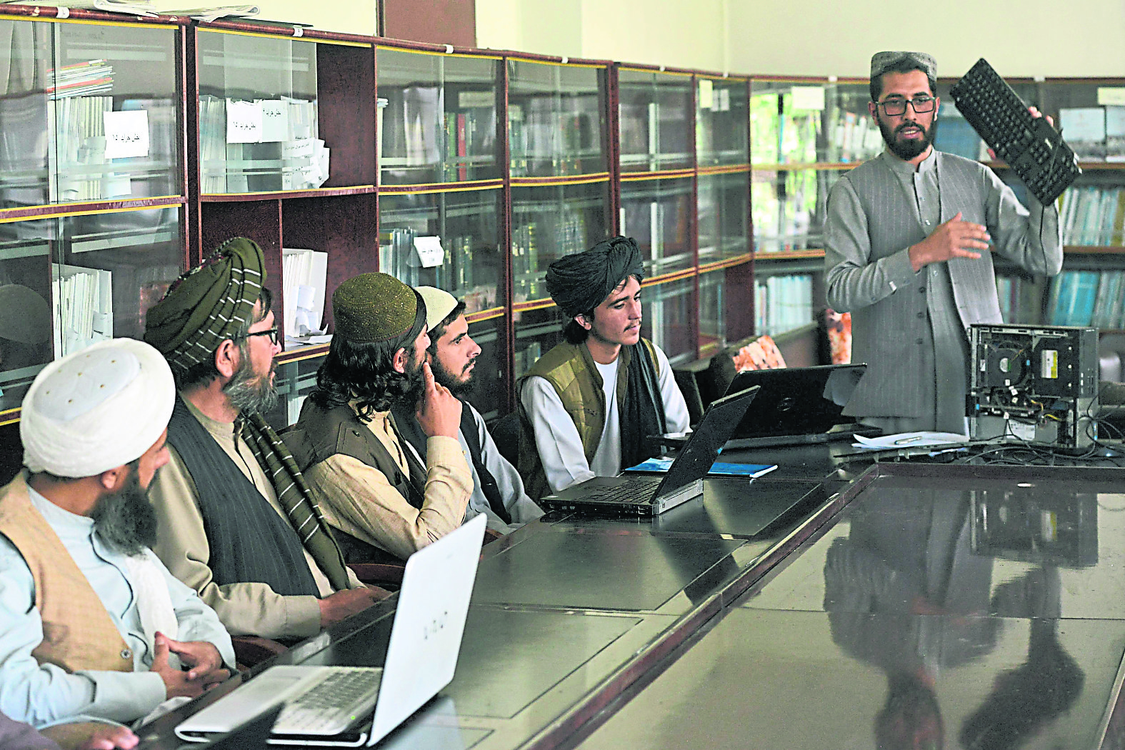 天下事 士兵受鼓励重返学校