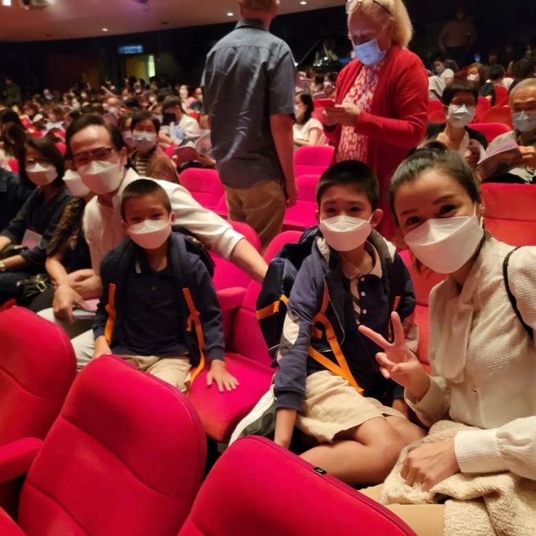 女儿首演芭蕾舞 陈茵媺举家捧场感骄傲