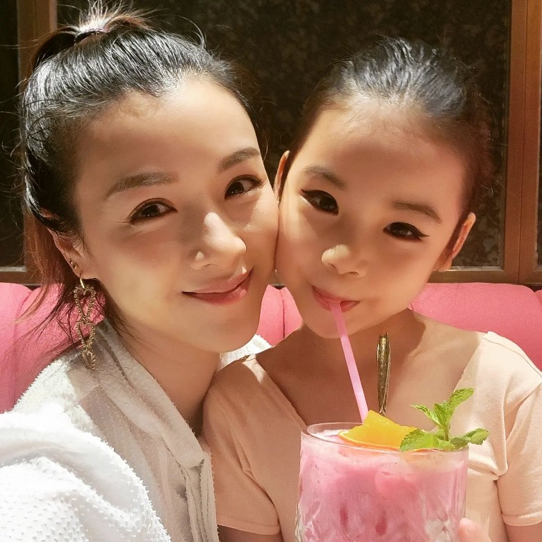 女儿首演芭蕾舞 陈茵媺举家捧场感骄傲