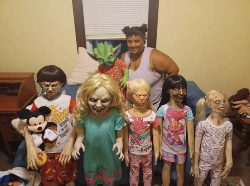 女恋上僵尸娃娃“执意结婚” 更捡来一群鬼娃娃当小孩