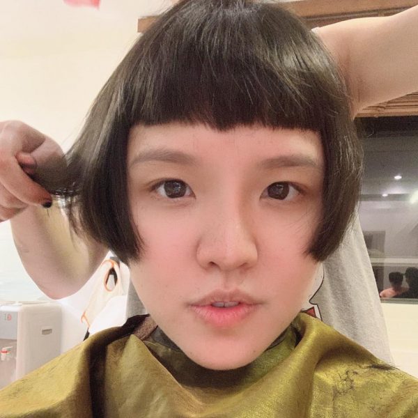 女星自揭鼻子是假的 “一推就歪”画面曝光	