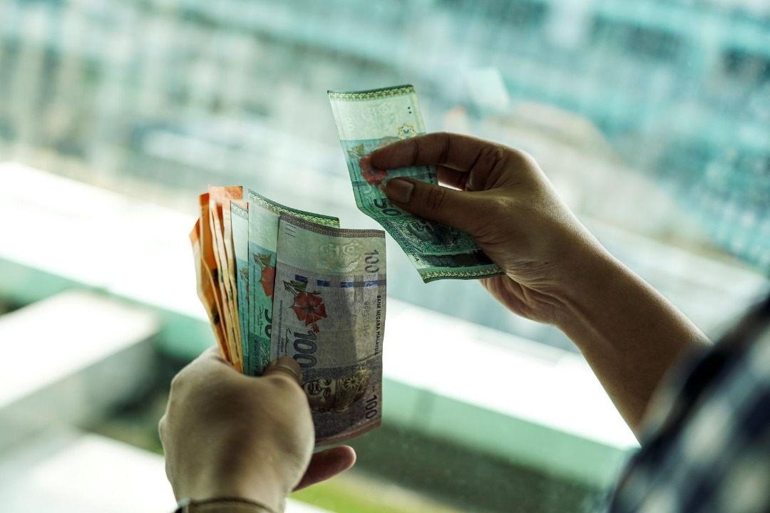 好心借薪水单友人买手机  “她竟失联害我被追债！”