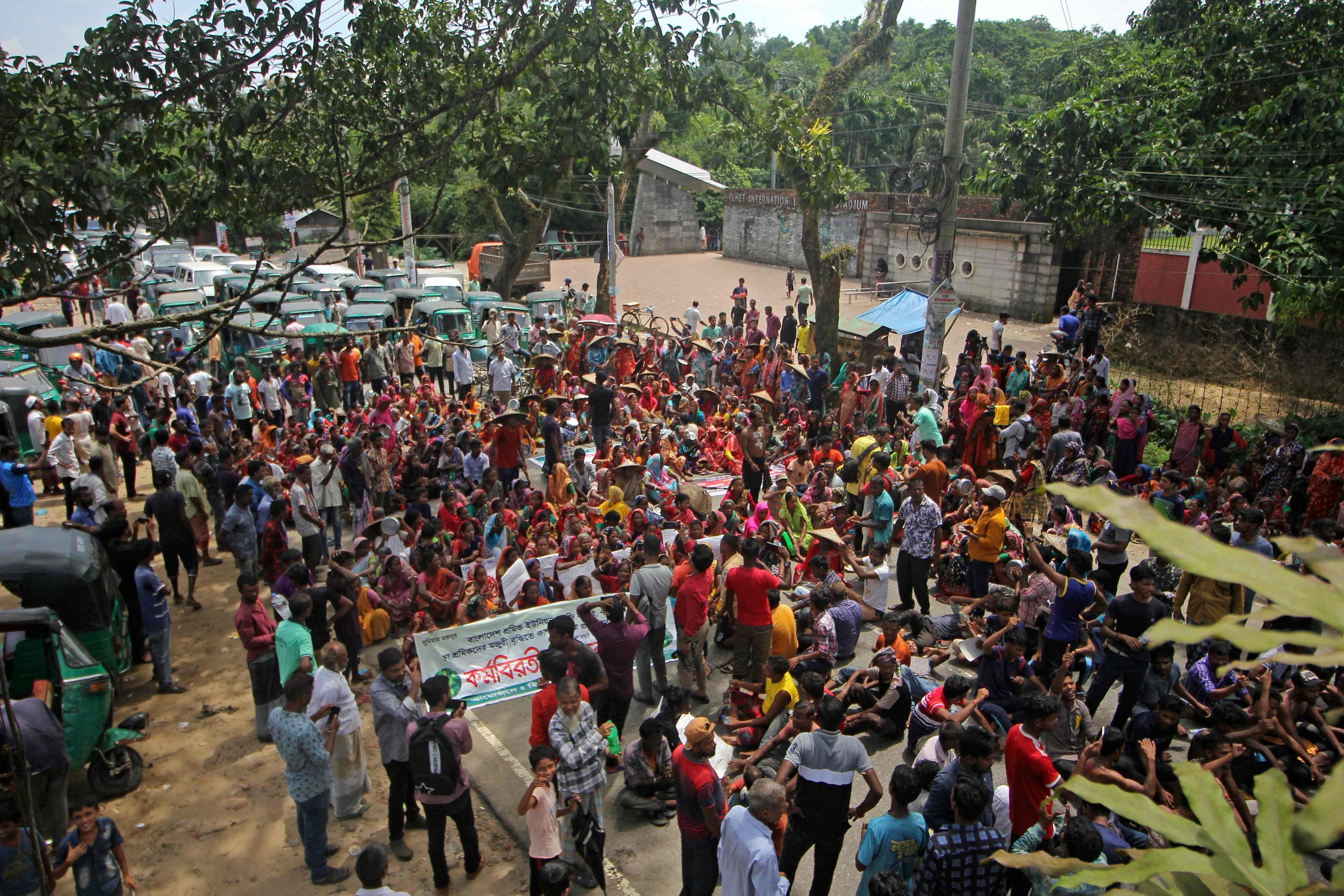 孟加拉政府部门办公室及银行每天将缩短运作时间一小时