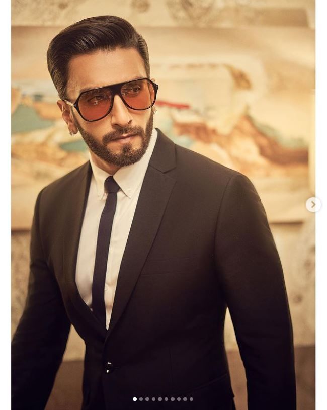 宝莱坞红星拍全裸写真 返国被送警局盘问