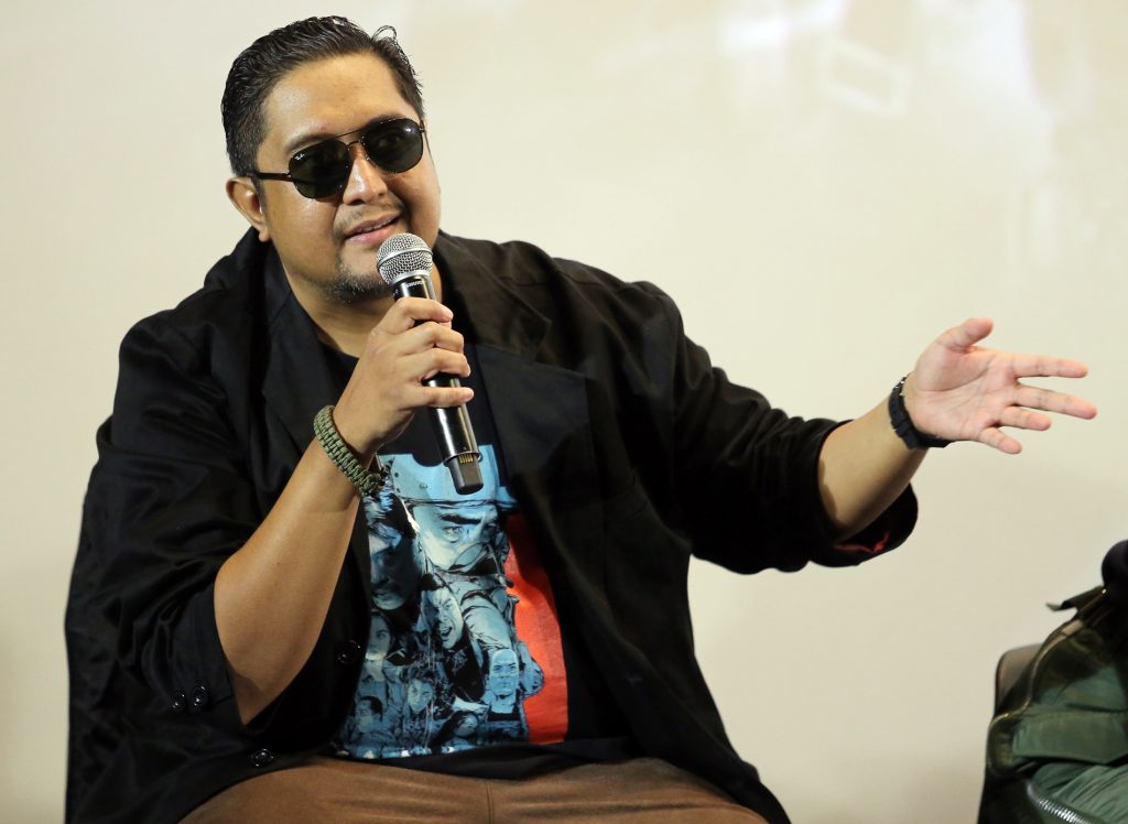 导演喊拍系列竟遭“抗议” 阿哲太帅被设计成独眼龙