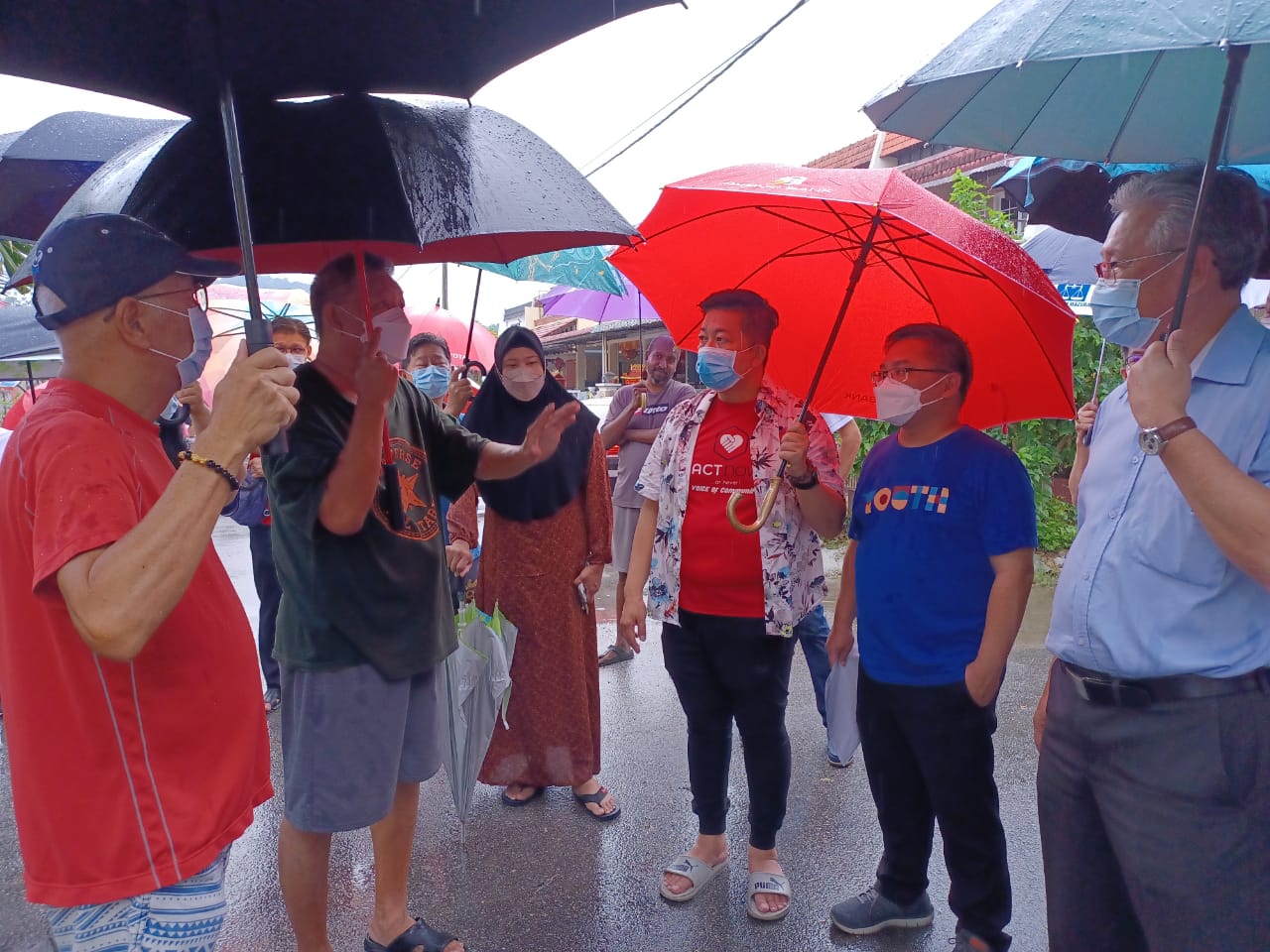 封面-大都会/马华和居民轰希盟国州议员“治水”不力/10图