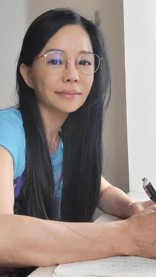 小三肄业被讥不识字  60岁狄莺苦读硕士毕业