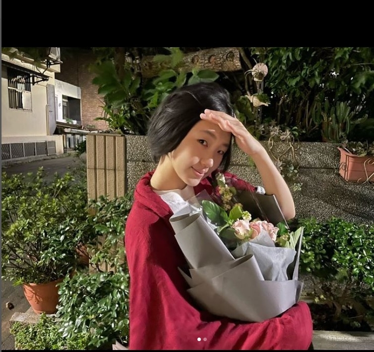 小S大女儿被直击拍戏当演员 脸泡脏水憋气15秒不敢动