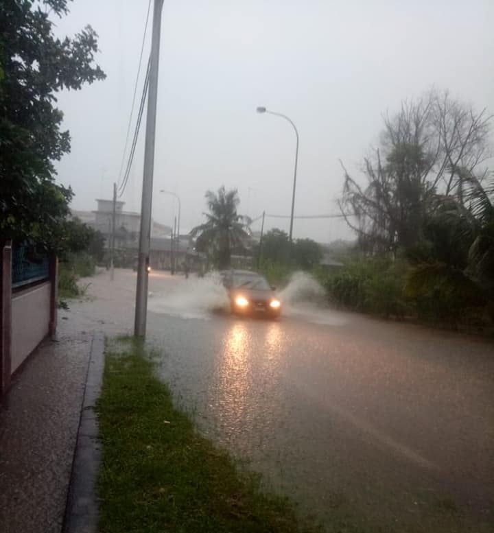 **已签发**柔：封面：【民生特工队】：永平4闪电水灾黑区，一雨成灾居民提心吊胆
