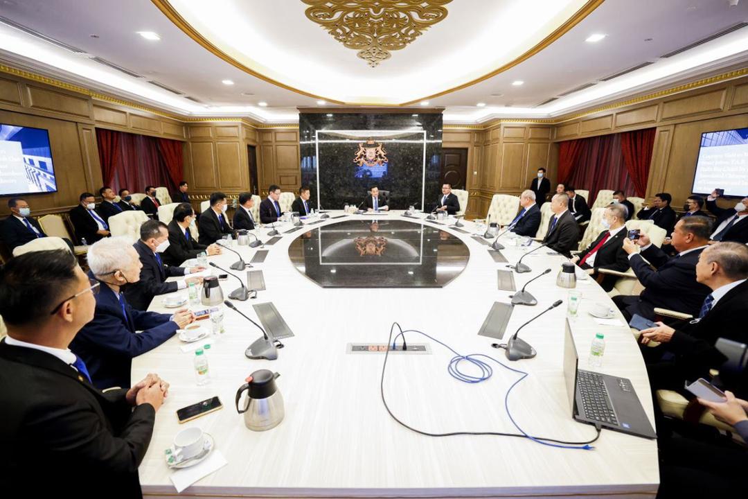 确保柔经济持续繁荣为共识，大臣与柔中总热络交流